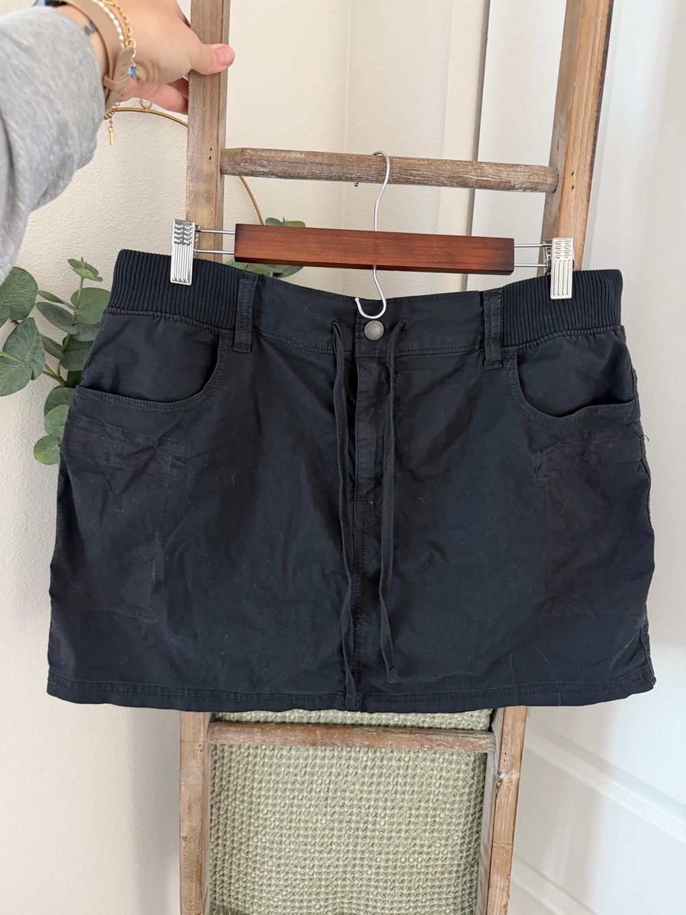 American Eagle Black Drawstring Mini Skirt Size 14 Long NWT